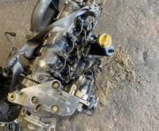 Renaukt Trafic 1.9 F9Q Vivaro Engine