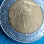 Vintage 1987 Italy 500 lire coin. Quirinale. Production Error. Image 6