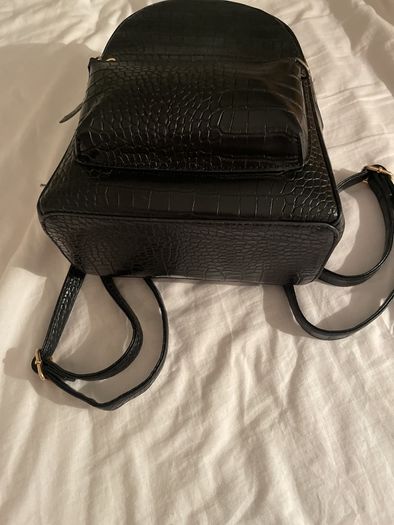 Black Crocodile Style Handbag Backpack