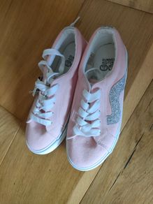 Girls trainers