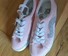 Girls trainers