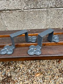Cast iron decorative downpipe brackets