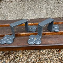 Cast iron decorative downpipe brackets