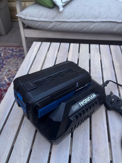 Hyundai 40 Volt battery and Charger