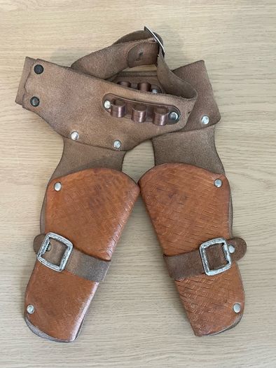 Vintage Lonestar cap guns with caps, leather  holsters with belt with cowboy hat c1960/70s