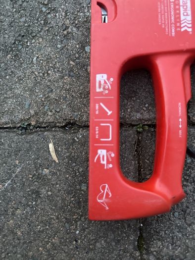 stapler gun