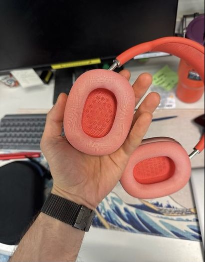 AirPods Max as new