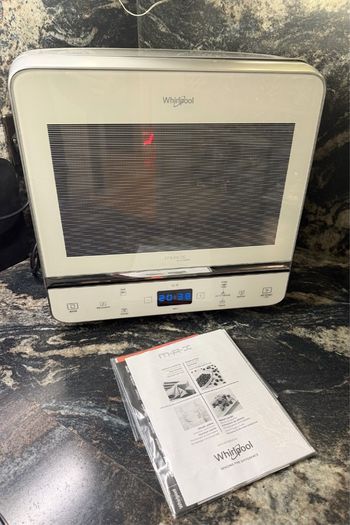 Whirlpool MAX 49 WSL with Quartz Grill Dual Function CRISP, STEAM, Child Safety