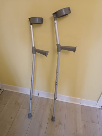 Pair of adult crutches
