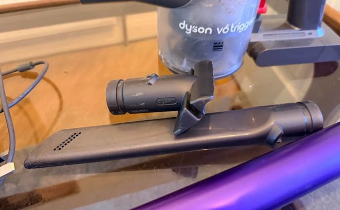dyson v6 trigger