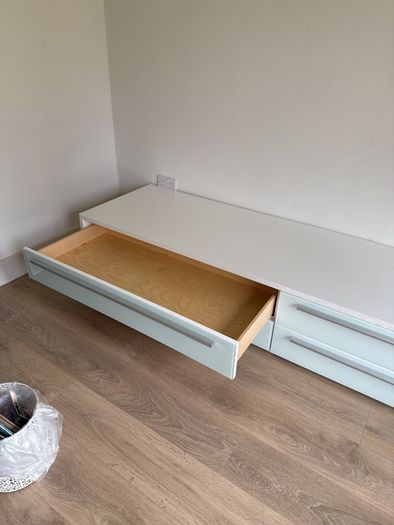 Long chest of drawers