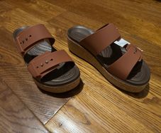 New Crocs Brooklyn Cork Buckle size: UK 5, color: Rust