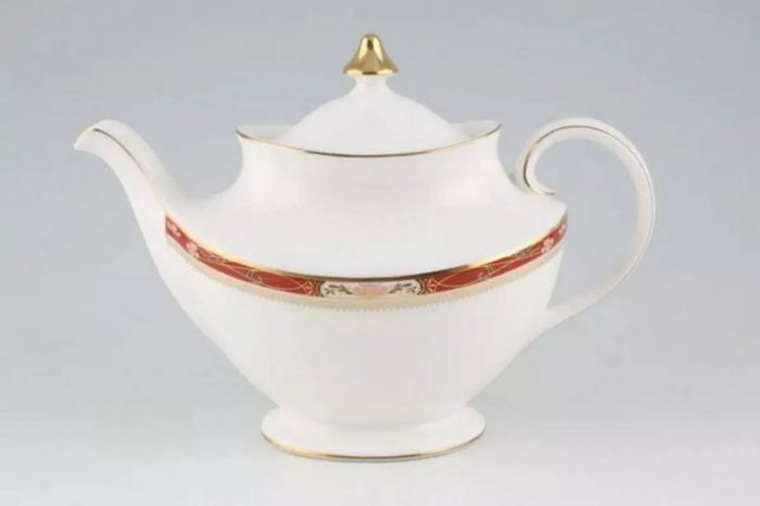 Pristine Vintage Royal Doulton "Sandon" Tea Pot