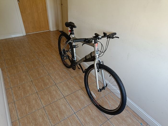 Carrera Parva Mens Hybrid Bike & Accessories