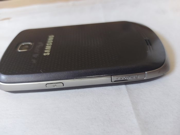 Samsung Galaxy Mini, Model No. GT-S5570, in excellent working condition