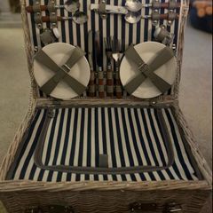 Arnotts Picnic Basket