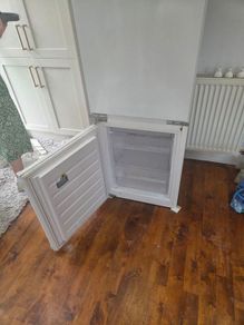 Whirlpool Integrated Fridge Freezer
