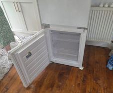 Whirlpool Integrated Fridge Freezer