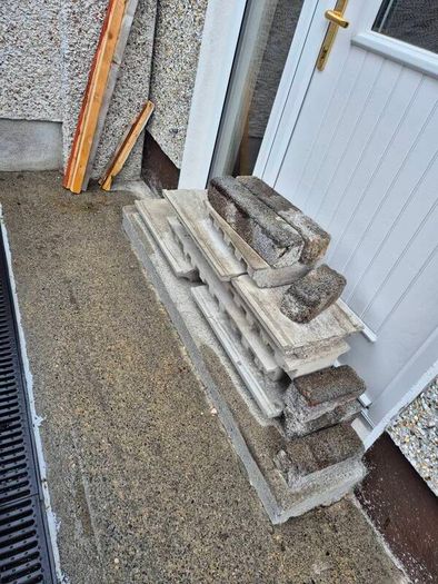 Afew blockd and wall capping for foundation