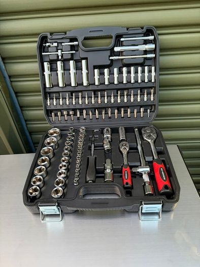 Brand New 100 Piece Socket Set - 1/2 & 1/4 Drive