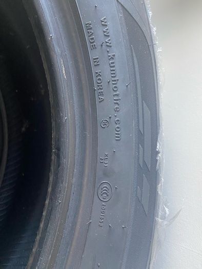 4x Kumho Crugen Premium KL33 SUV Tyres - Unused - 105H