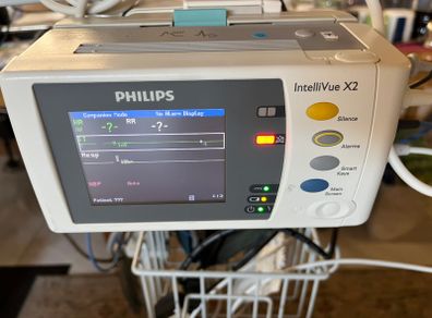 Philips Intellivue MP70 patient monitor