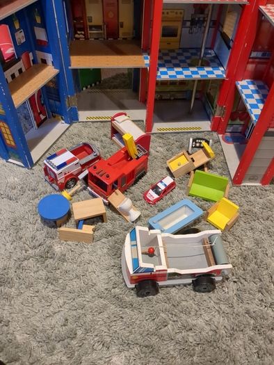 Everyday Heroes Wooden Police/Fire station play set kidkraft