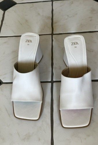 Wide Heel Soft Elegant Leather Sandal Mules Sz 6 / Eu 39. Colour Cream Immaculate. Zara