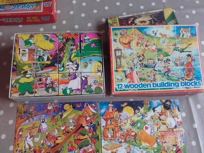 Vinage jigsaws and building blocks