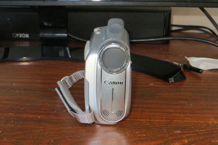 Canon MV890 mini DV camcorder
