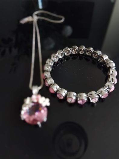 Stunning Necklace and matching Bracelet