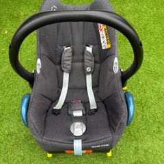 Maxi Cosi Car seat and Isofix Base