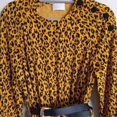 savida 1980s style leopard dress with side shoulder button detail