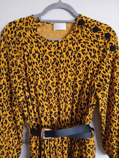 savida 1980s style leopard dress with side shoulder button detail