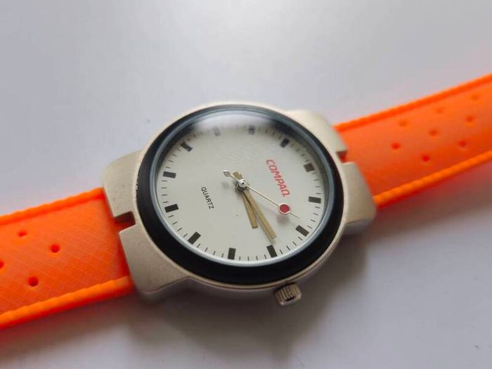 Vintage Compaq Quartz Watch with Matching colours Victorinox 58mm Swiss Army Knife Combo