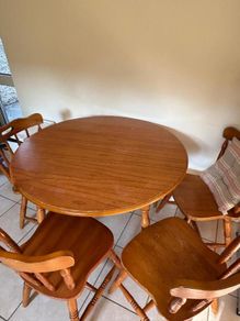 Round Dining Table with 4 Chairs