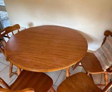 Round Dining Table with 4 Chairs