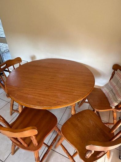 Round Dining Table with 4 Chairs