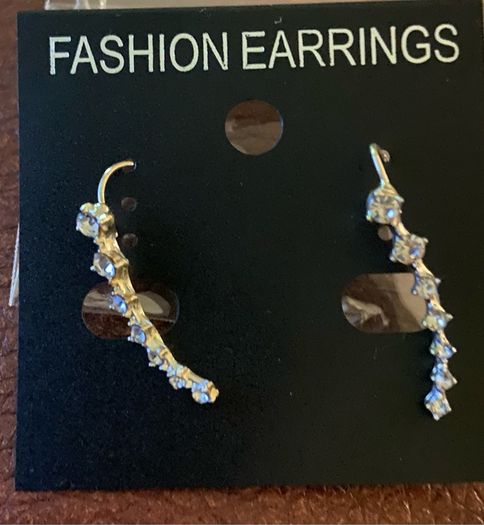 Droplet style diamond costume jewellery earrings