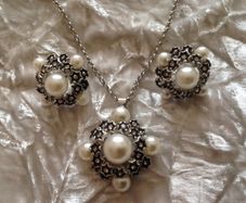 Vintage Pearl Jewellery