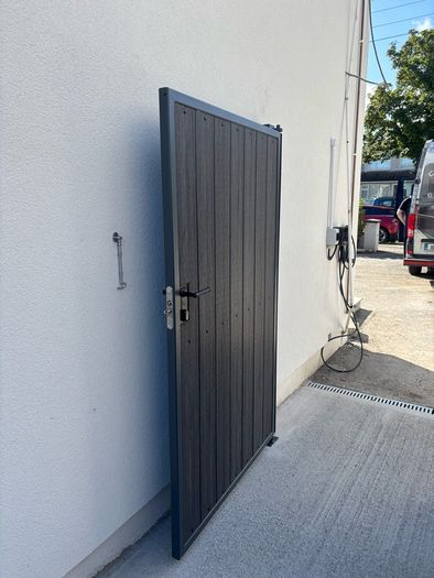 Side Gates