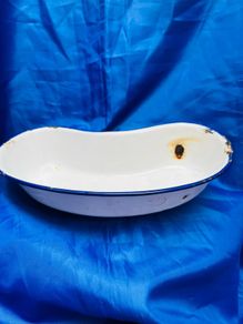 enamel kidney-shaped medical tray