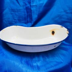 enamel kidney-shaped medical tray