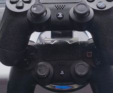 2 PS4 controllers + Dock