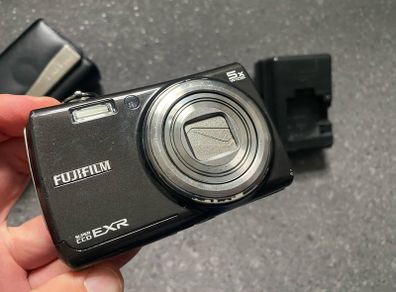 READ! Fujifilm FinePix F200EXR Black Digital Camera