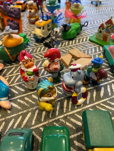 Selection of vintage Kinder toys, collectors items
