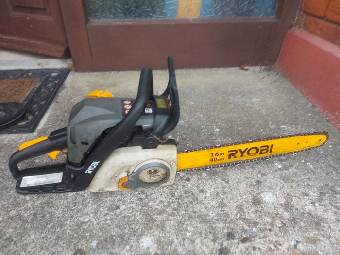 RYOBI 40cc, 112db, 16 inch, Petrol Chainsaw, in very good condition