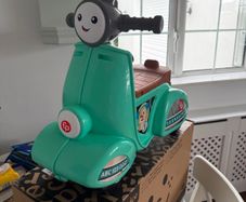 Fisher Price Laugh and Learn Toddler Ride on Scooter