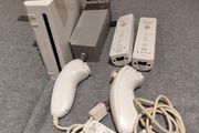 Wii with 2 controllers, 2 Nunchucks and a HDMI