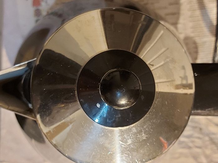 DeLonghi micalite Electric Kettle, Model KBOM3001.BK, in excellent condition and working perfect